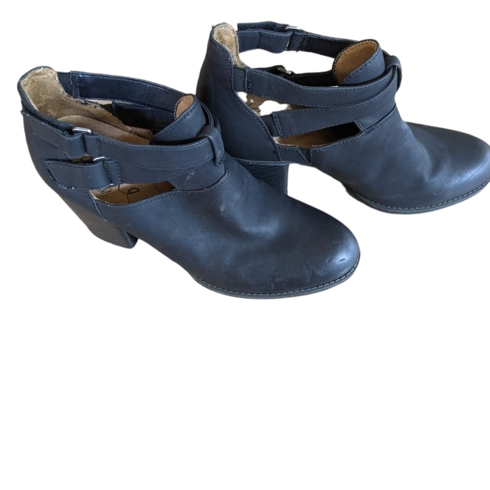 Natural Soul black faux leather criss cross strap chunky heel shoes Size 7